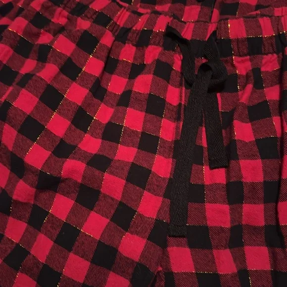 Like New Women’s Red and Black Plaid Pajama Set - Picture 2 of 9